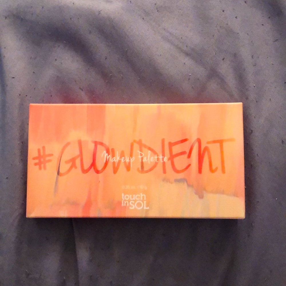 Touch in Sol #GLOWDIENT make up palette